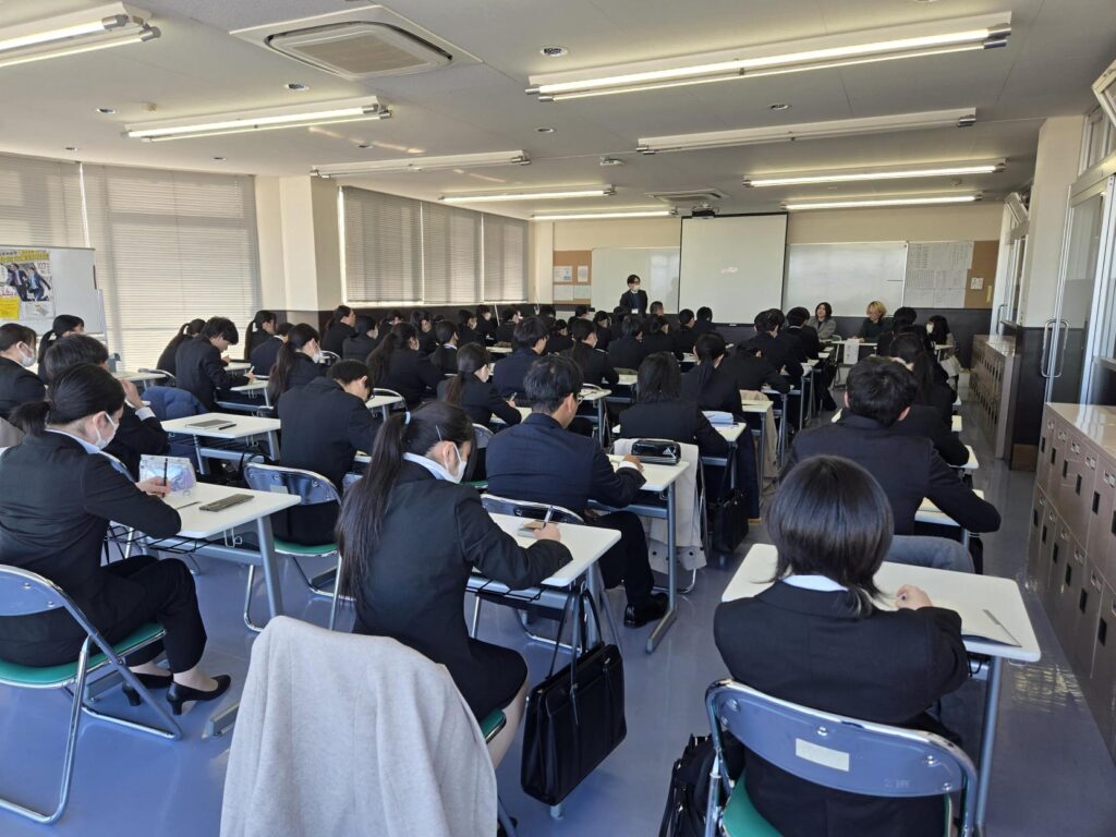 「卒業生との就職懇談会」を開催しました