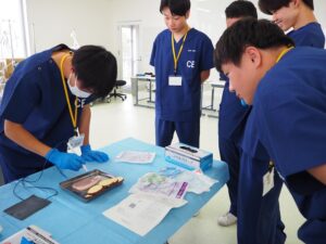 【臨床工学科1年】医用治療機器学　電気メス操作を学びました